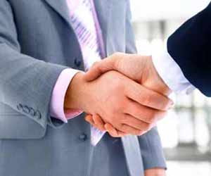 Personal Banker shakes the Hand of a Client