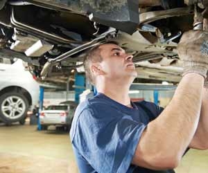 Trucking Maintenance Managers Create Programs for Employees to Follow When Working