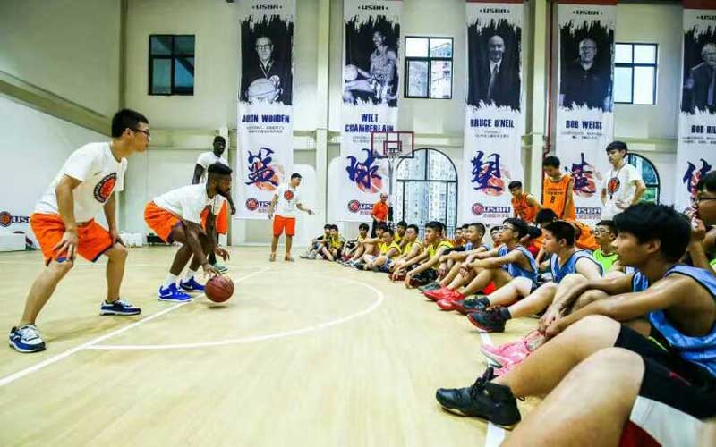 China Youth Basketball Coaches Teaching Basketball Skills